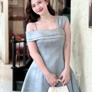Đầm Dự Tiệc Vai Lệch – Lyra Dress | Phá Cách Tinh Tế, Dáng A Xòe Tôn Dáng, Tafta Ánh Gỗ Cao Cấp