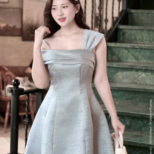 Đầm Dự Tiệc Vai Lệch – Lyra Dress | Phá Cách Tinh Tế, Dáng A Xòe Tôn Dáng, Tafta Ánh Gỗ Cao Cấp