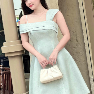Đầm Dự Tiệc Vai Lệch – Lyra Dress | Phá Cách Tinh Tế, Dáng A Xòe Tôn Dáng, Tafta Ánh Gỗ Cao Cấp