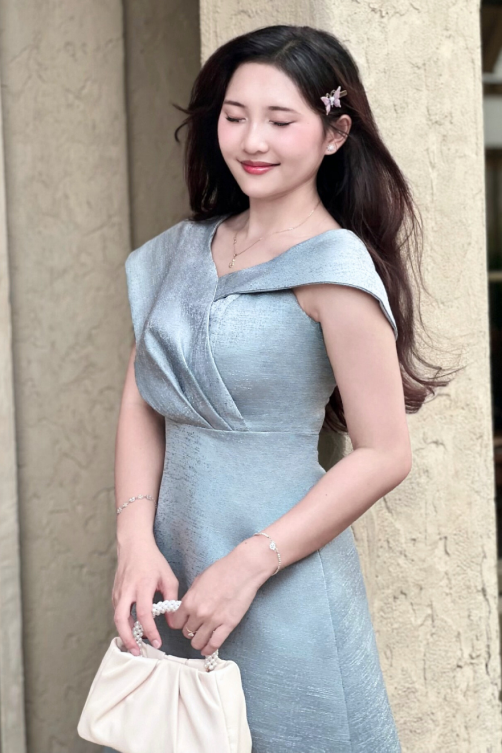 Đầm Dự Tiệc Thanh Lịch – Iliya Dress | Thiết Kế Vai Bất Đối Xứng, Đầm Dáng A Tôn Dáng, Vải Tafta Ánh Gỗ Cao Cấp