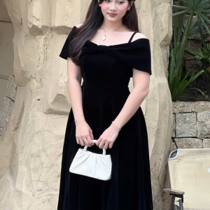 Đầm Nhung Dáng Dài Lệch Vai - Winter Velvet Gala l Nổi Bật Với Nơ Ánh Đông