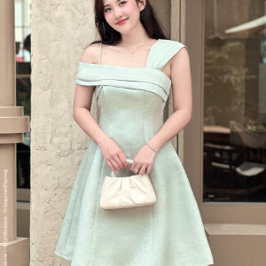 Đầm Dự Tiệc Vai Lệch – Lyra Dress | Phá Cách Tinh Tế, Dáng A Xòe Tôn Dáng, Tafta Ánh Gỗ Cao Cấp