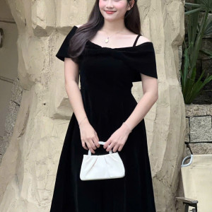 Đầm Nhung Dáng Dài Lệch Vai - Winter Velvet Gala l Nổi Bật Với Nơ Ánh Đông