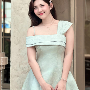 Đầm Dự Tiệc Vai Lệch – Lyra Dress | Phá Cách Tinh Tế, Dáng A Xòe Tôn Dáng, Tafta Ánh Gỗ Cao Cấp