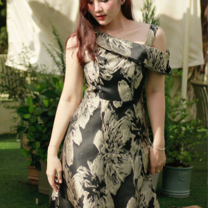 Đầm Dáng A Lệch Vai - Peonia l Thanh Lịch Với Họa Tiết Mẫu Đơn Dệt Nổi