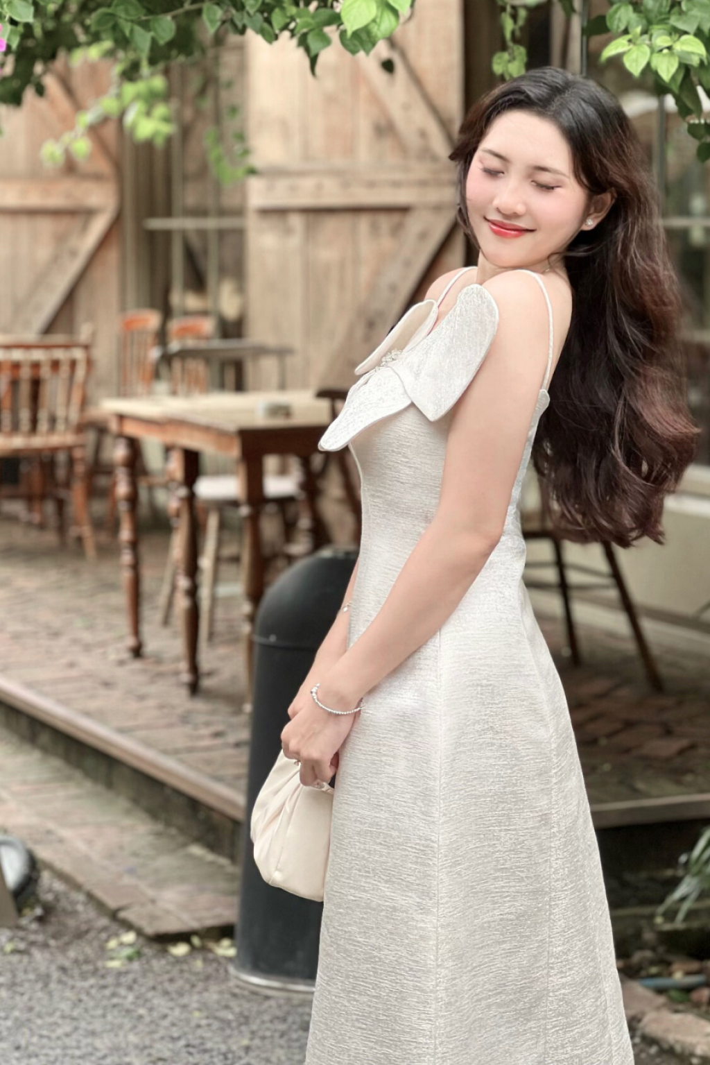 Đầm Dự Tiệc Hai Dây Cao Cấp – Isla Dress | Nét Nữ Tính Tự Nhiên Với Cánh Bướm Nổi Bật