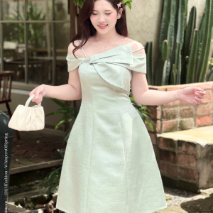 Đầm Dự Tiệc Vai Lệch Cao Cấp – Elera Dress | Nơ Gấp Đính Đá Tinh Tế, Form Xoè Vải Tafta Ánh Gỗ