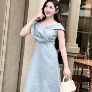 Đầm Dự Tiệc Thanh Lịch – Iliya Dress | Thiết Kế Vai Bất Đối Xứng, Đầm Dáng A Tôn Dáng, Vải Tafta Ánh Gỗ Cao Cấp