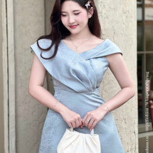 Đầm Dự Tiệc Thanh Lịch – Iliya Dress | Thiết Kế Vai Bất Đối Xứng, Đầm Dáng A Tôn Dáng, Vải Tafta Ánh Gỗ Cao Cấp