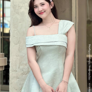 Đầm Dự Tiệc Vai Lệch – Lyra Dress | Phá Cách Tinh Tế, Dáng A Xòe Tôn Dáng, Tafta Ánh Gỗ Cao Cấp