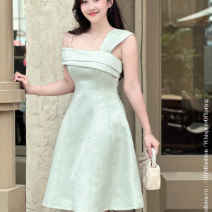 Đầm Dự Tiệc Vai Lệch – Lyra Dress | Phá Cách Tinh Tế, Dáng A Xòe Tôn Dáng, Tafta Ánh Gỗ Cao Cấp