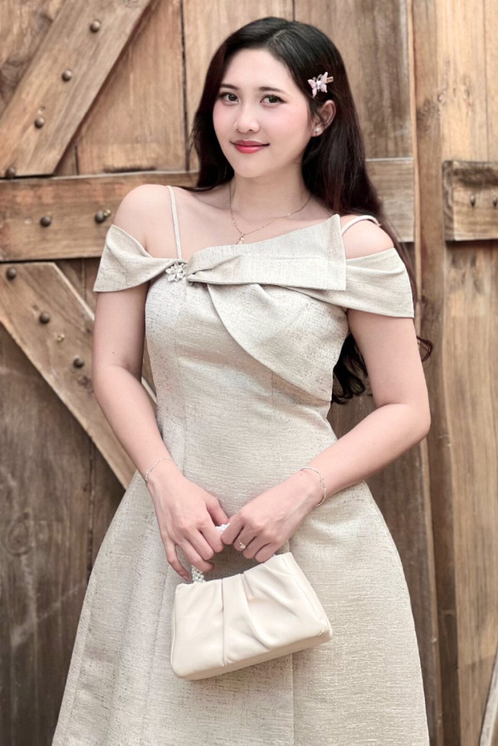 Đầm Dự Tiệc Vai Lệch Cao Cấp – Elera Dress | Nơ Gấp Đính Đá Tinh Tế, Form Xoè Vải Tafta Ánh Gỗ