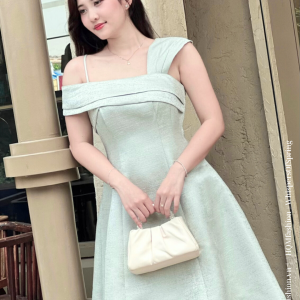 Đầm Dự Tiệc Vai Lệch – Lyra Dress | Phá Cách Tinh Tế, Dáng A Xòe Tôn Dáng, Tafta Ánh Gỗ Cao Cấp