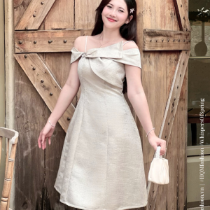 Đầm Dự Tiệc Vai Lệch Cao Cấp – Elera Dress | Nơ Gấp Đính Đá Tinh Tế, Form Xoè Vải Tafta Ánh Gỗ