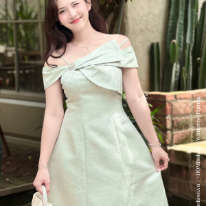 Đầm Dự Tiệc Vai Lệch Cao Cấp – Elera Dress | Nơ Gấp Đính Đá Tinh Tế, Form Xoè Vải Tafta Ánh Gỗ