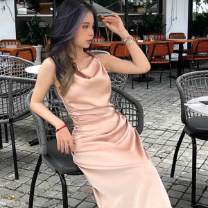 Đầm Lụa Cổ Đổ Vai Xoắn - Iris Luxe l Uyển Chuyển Mềm Mại, Thanh Lịch Cùng Lụa Tô Châu Cao Cấp