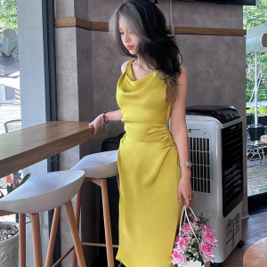 Đầm Lụa Cổ Đổ Vai Xoắn - Iris Luxe l Uyển Chuyển Mềm Mại, Thanh Lịch Cùng Lụa Tô Châu Cao Cấp