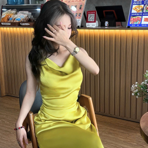 Đầm Lụa Cổ Đổ Vai Xoắn - Iris Luxe l Uyển Chuyển Mềm Mại, Thanh Lịch Cùng Lụa Tô Châu Cao Cấp