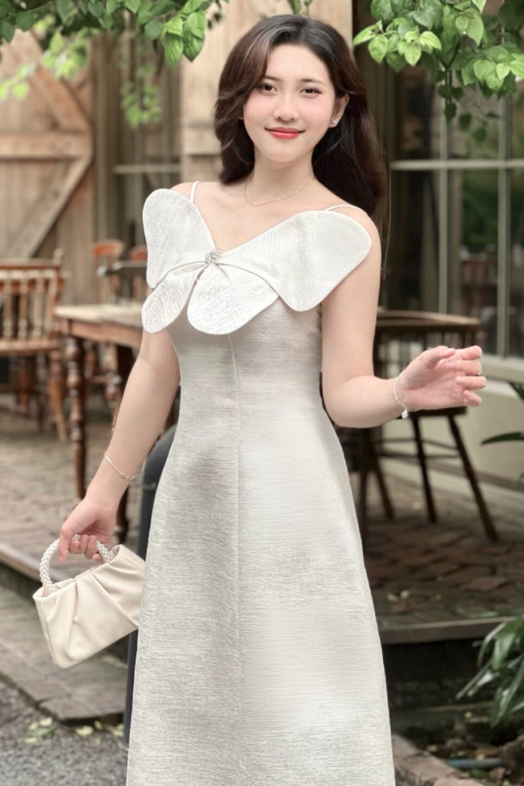 Đầm Dự Tiệc Hai Dây Cao Cấp – Isla Dress | Nét Nữ Tính Tự Nhiên Với Cánh Bướm Nổi Bật